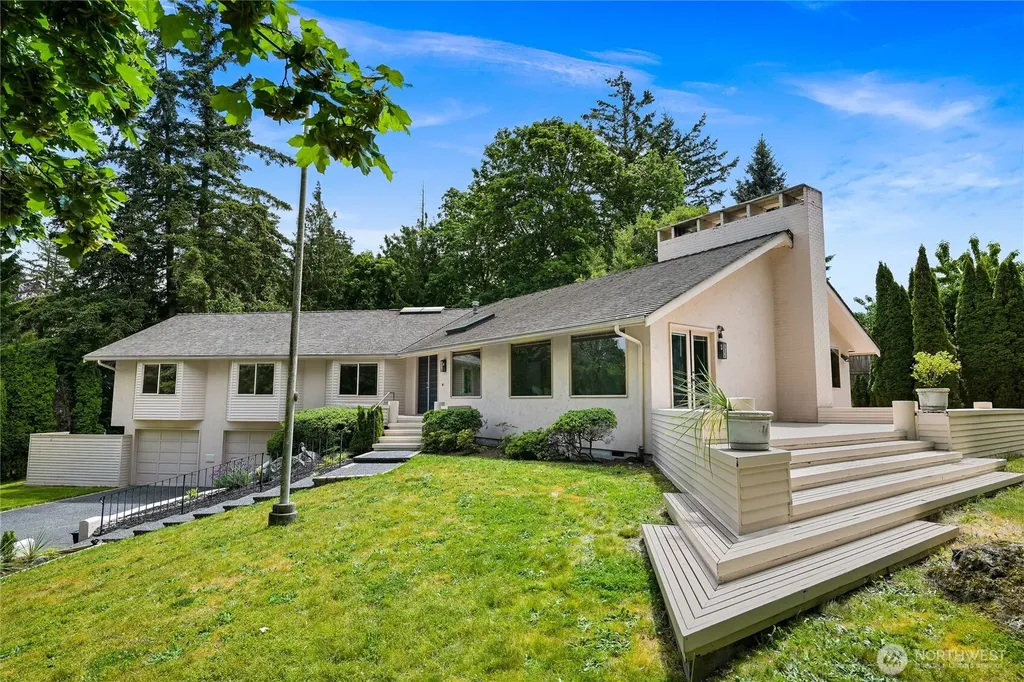 208 Hawthorn Road Bellingham WA 98225