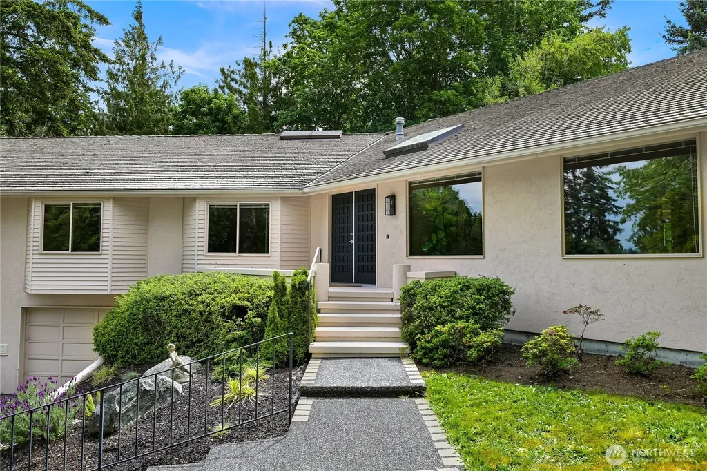 208 Hawthorn Road Bellingham WA 98225