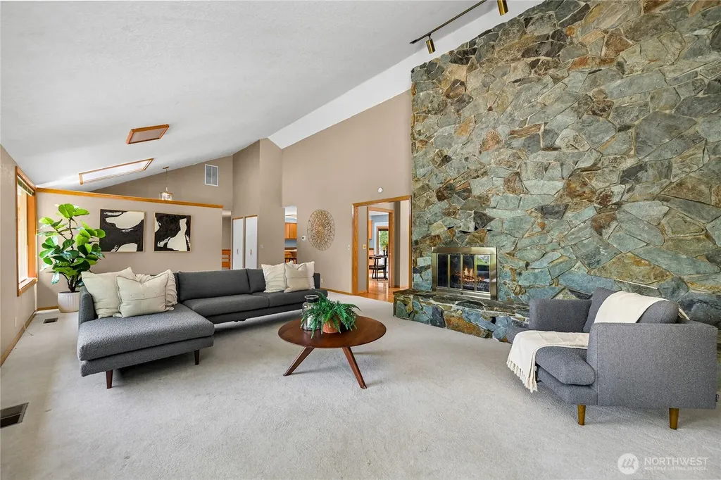 208 Hawthorn Road Bellingham WA 98225