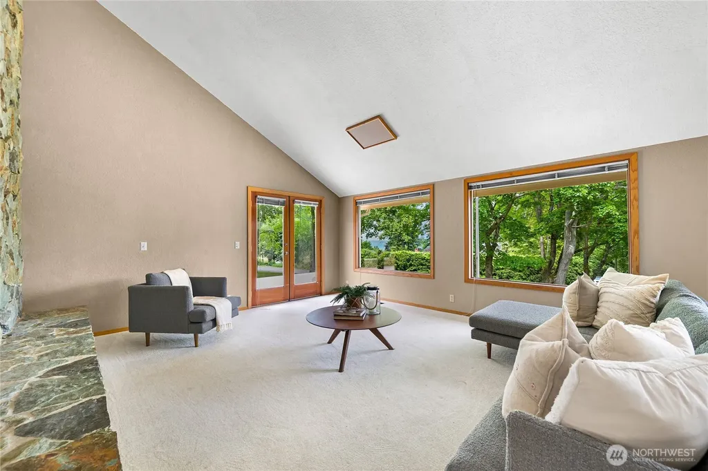 208 Hawthorn Road Bellingham WA 98225