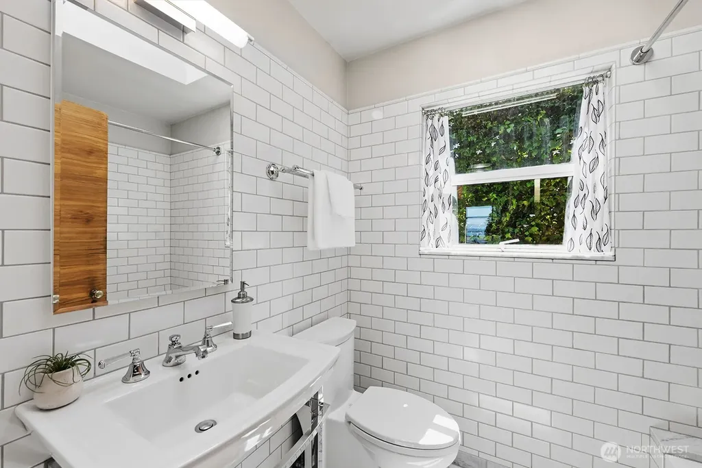 3121 NW 94th Street Seattle WA 98117