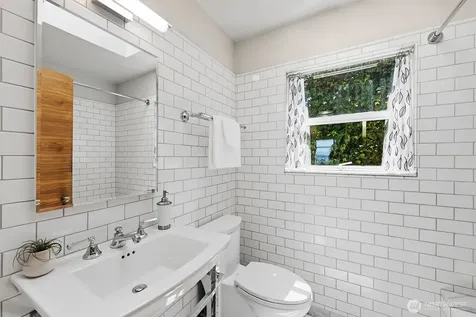 3121 NW 94th Street Seattle WA 98117
