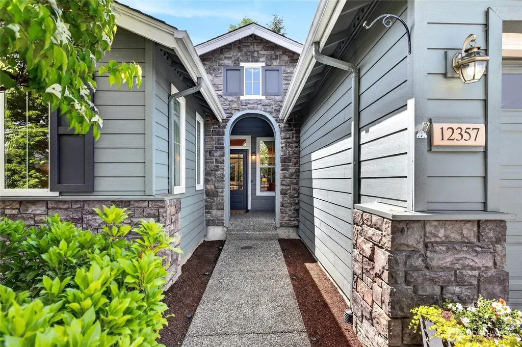 12357 Big Leaf Way NE Redmond WA 98053