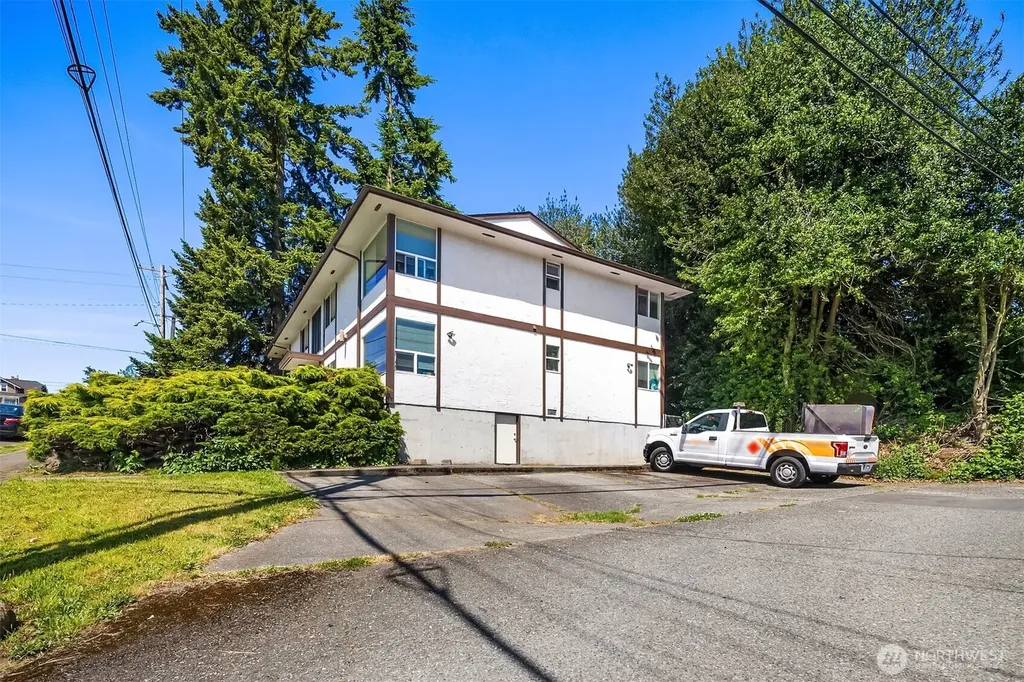 1907 37th Street Everett WA 98201