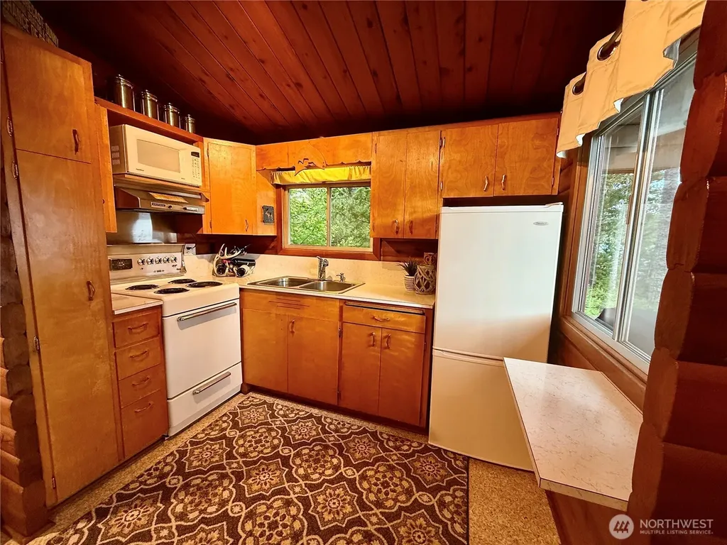 71 N Potlatch Drive N Hoodsport WA 98548