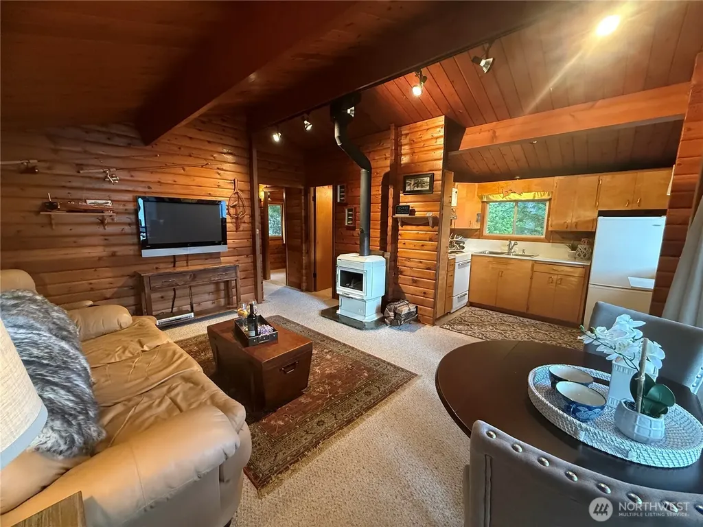 71 N Potlatch Drive N Hoodsport WA 98548