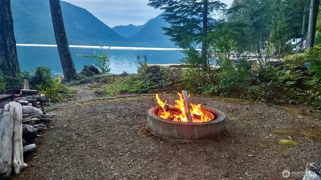 71 N Potlatch Drive N Hoodsport WA 98548