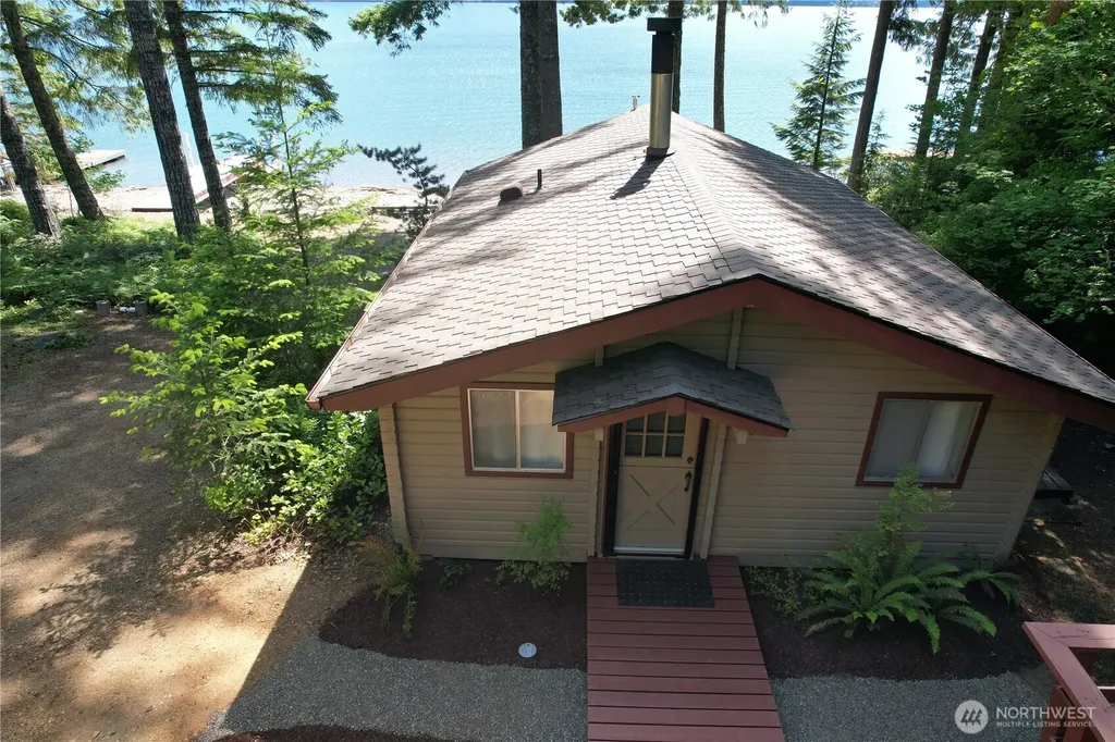 71 N Potlatch Drive N Hoodsport WA 98548
