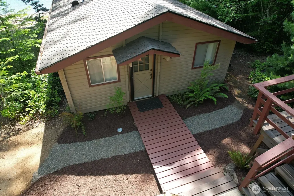 71 N Potlatch Drive N Hoodsport WA 98548
