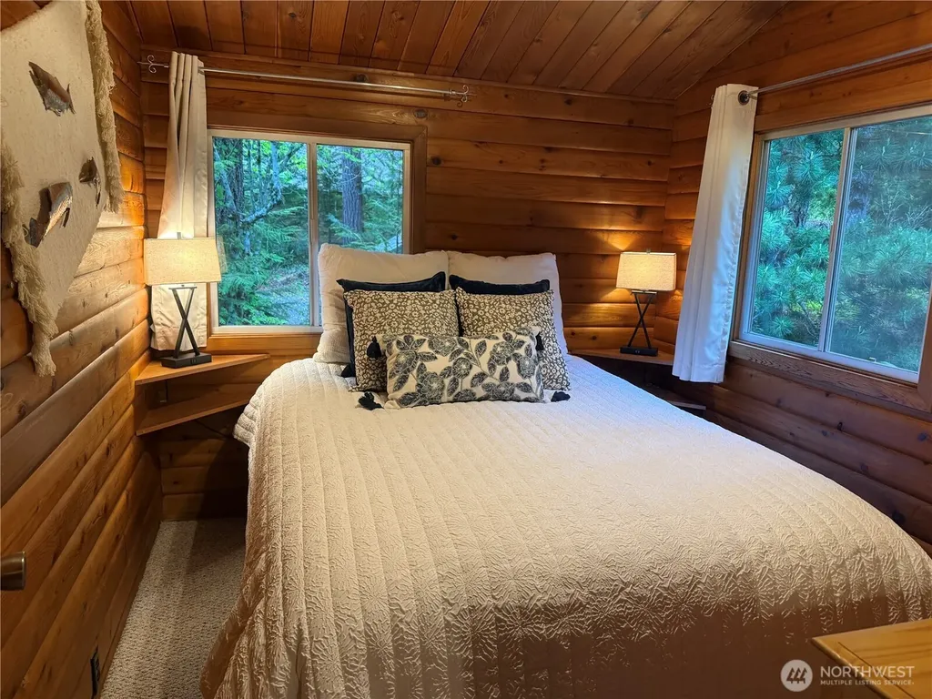 71 N Potlatch Drive N Hoodsport WA 98548