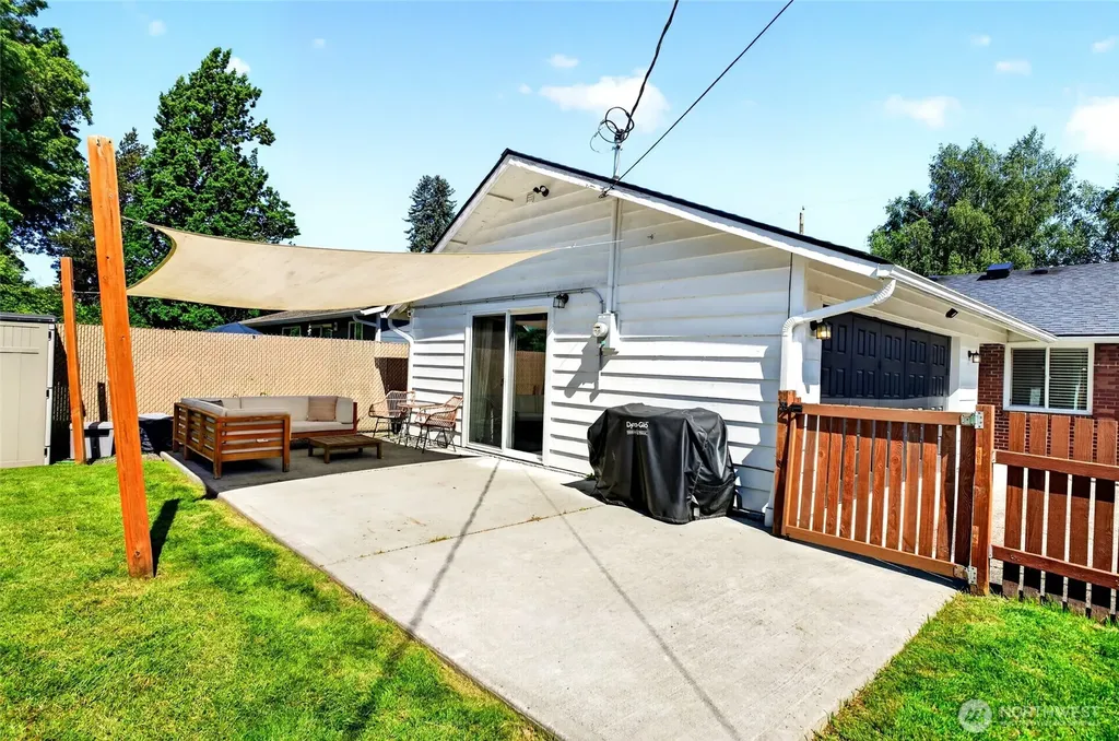 1604 W Pioneer Avenue Puyallup WA 98371