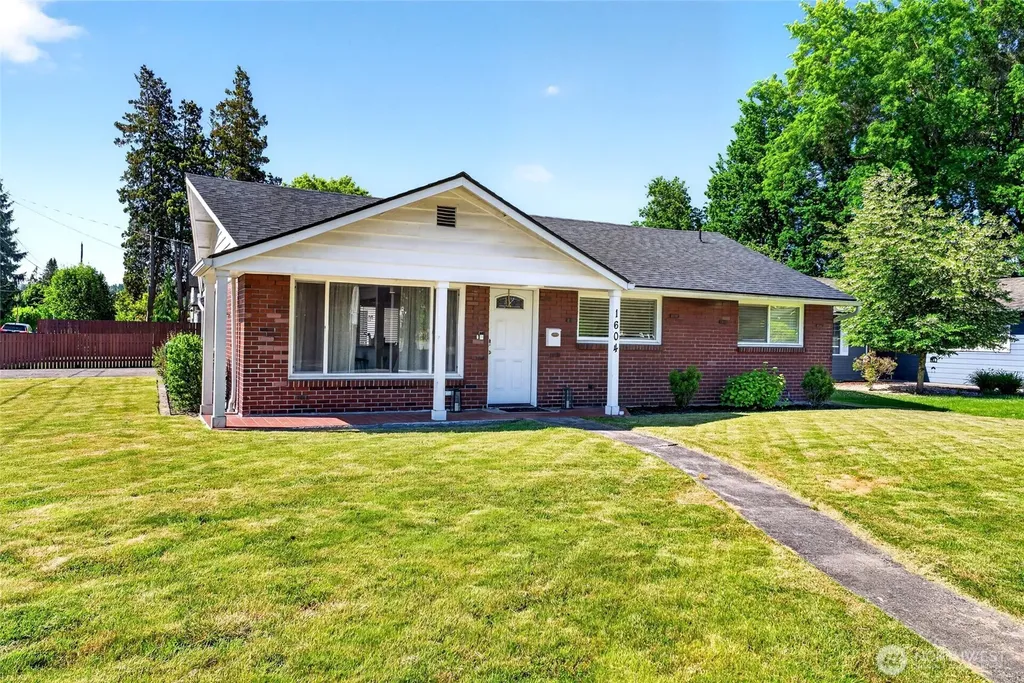 1604 W Pioneer Avenue Puyallup WA 98371