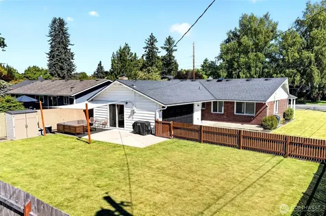 1604 W Pioneer Avenue Puyallup WA 98371