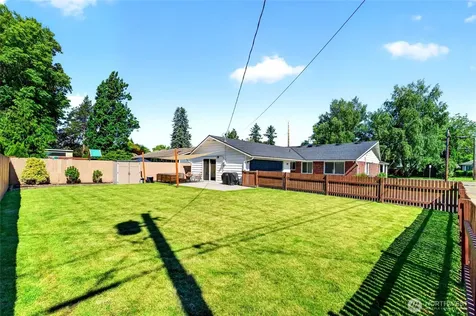 1604 W Pioneer Avenue Puyallup WA 98371
