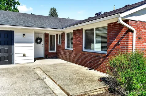 1604 W Pioneer Avenue Puyallup WA 98371