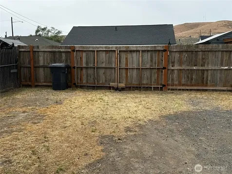 1125 SE Cottage Street Ephrata WA 98823