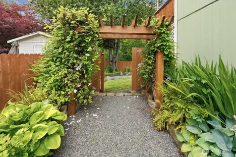 1304 85th Drive NE Lake Stevens WA 98258