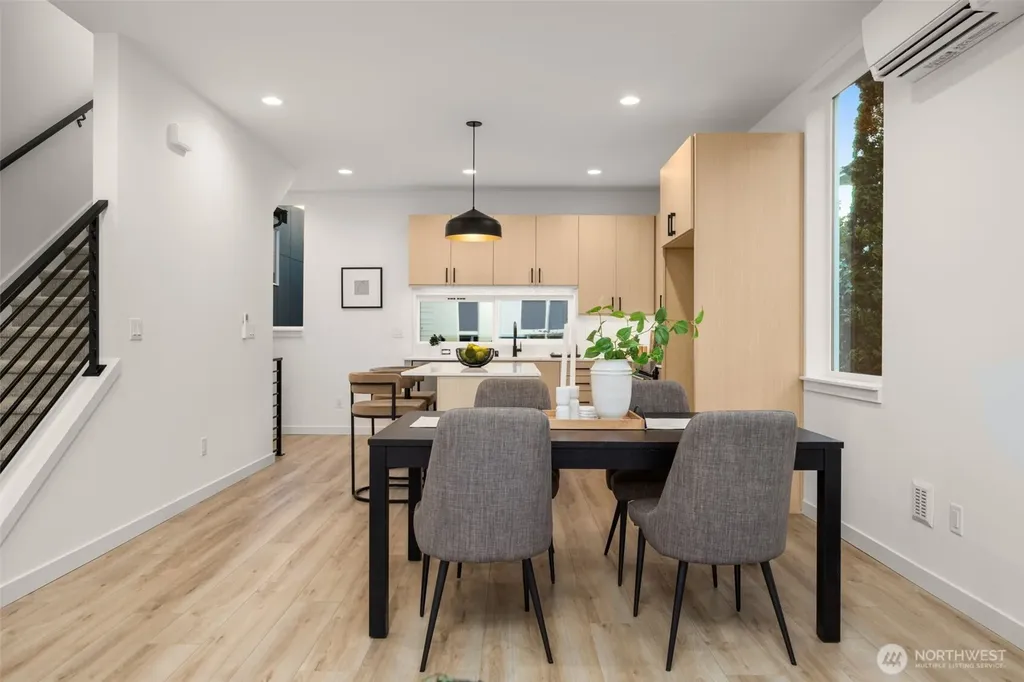 823 17th Avenue Seattle WA 98144