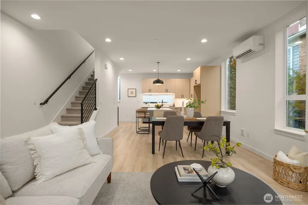 823 17th Avenue Seattle WA 98144