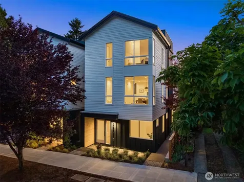 823 17th Avenue Seattle WA 98144