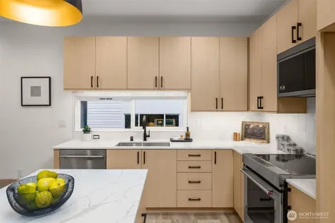 823 17th Avenue Seattle WA 98144