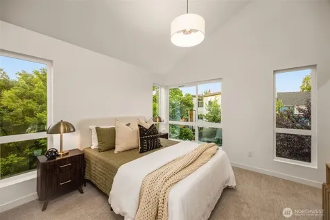 823 17th Avenue Seattle WA 98144