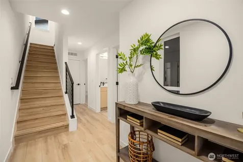 823 17th Avenue Seattle WA 98144