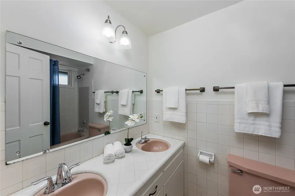 16521 NE 1st Place Bellevue WA 98008