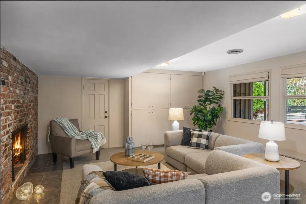 16521 NE 1st Place Bellevue WA 98008