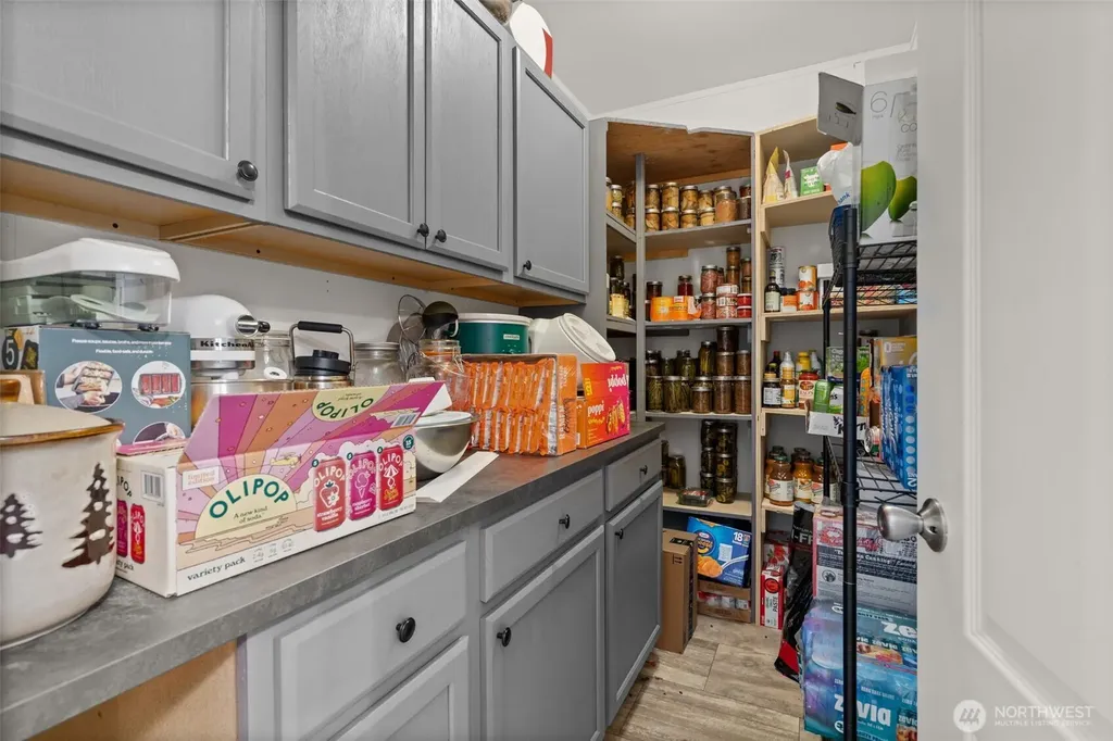 1583 State Route 122 Silver Creek WA 98585
