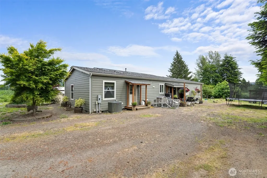 1583 State Route 122 Silver Creek WA 98585