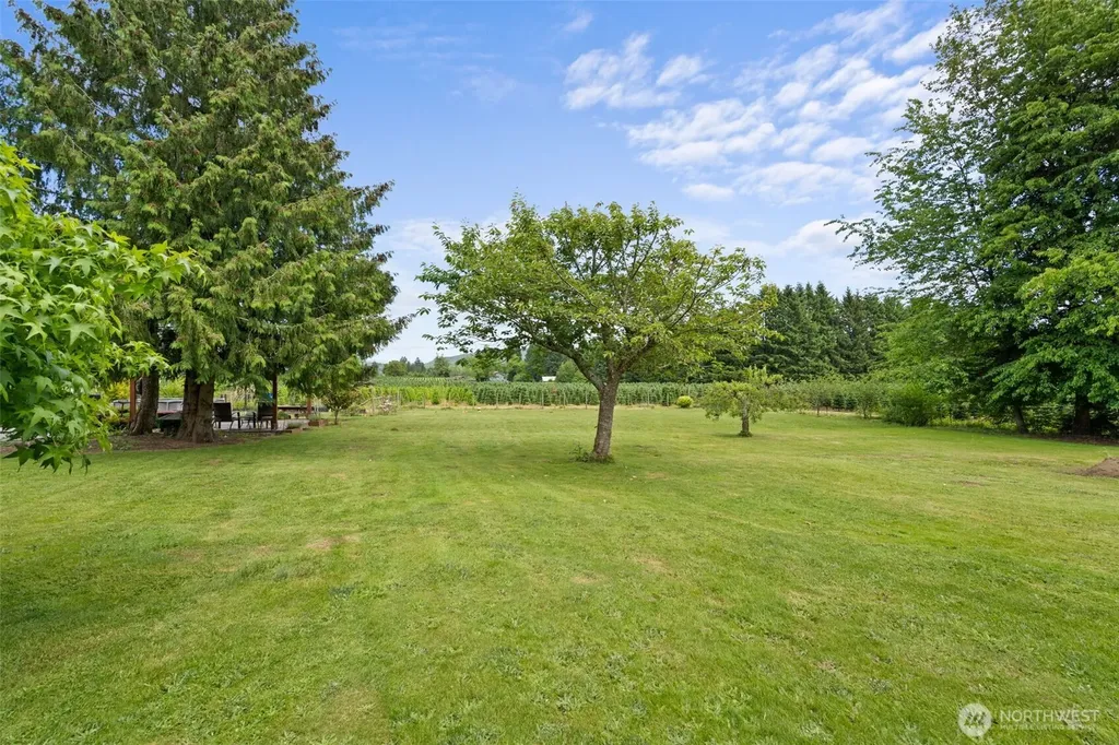 1583 State Route 122 Silver Creek WA 98585