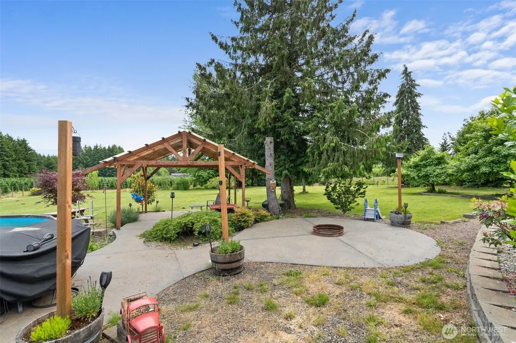 1583 State Route 122 Silver Creek WA 98585