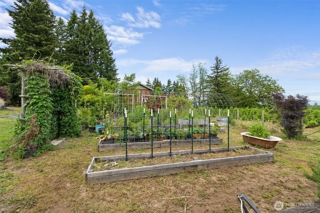 1583 State Route 122 Silver Creek WA 98585