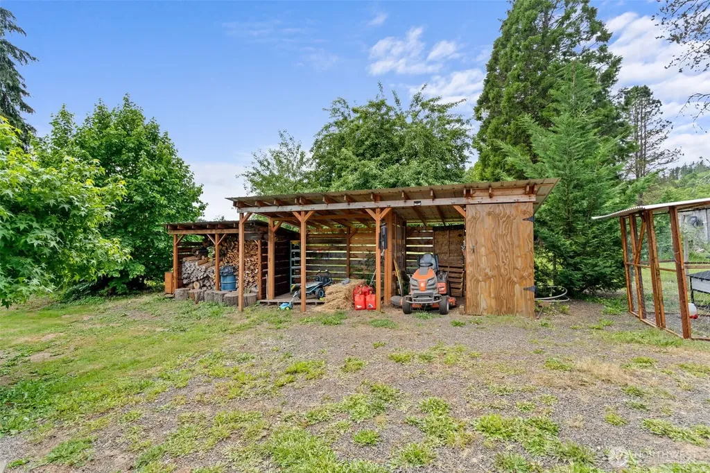 1583 State Route 122 Silver Creek WA 98585
