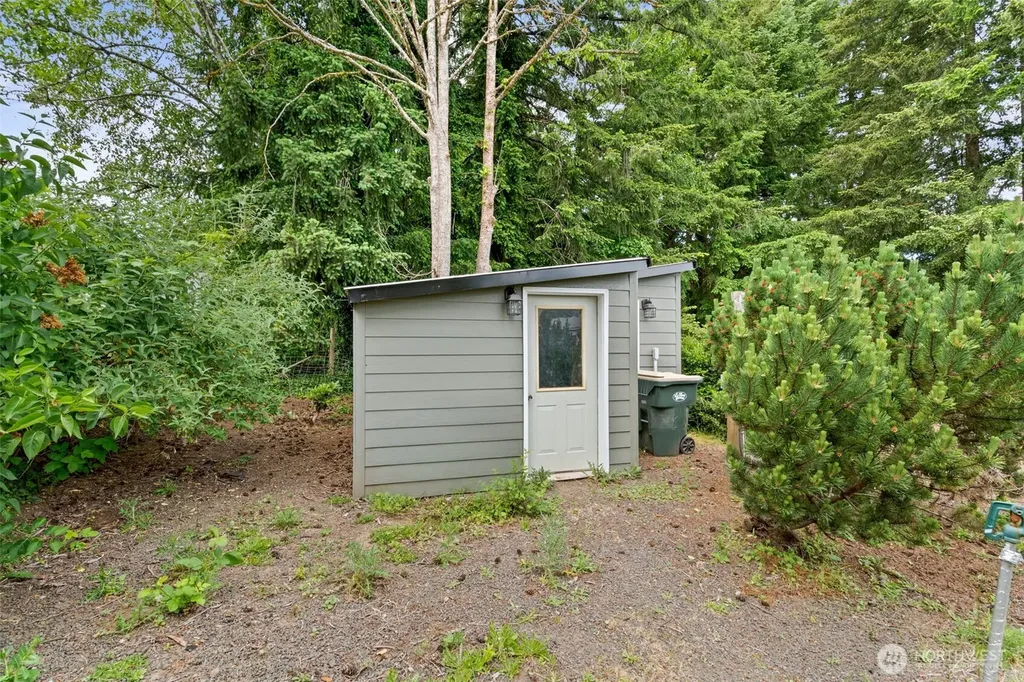 1583 State Route 122 Silver Creek WA 98585
