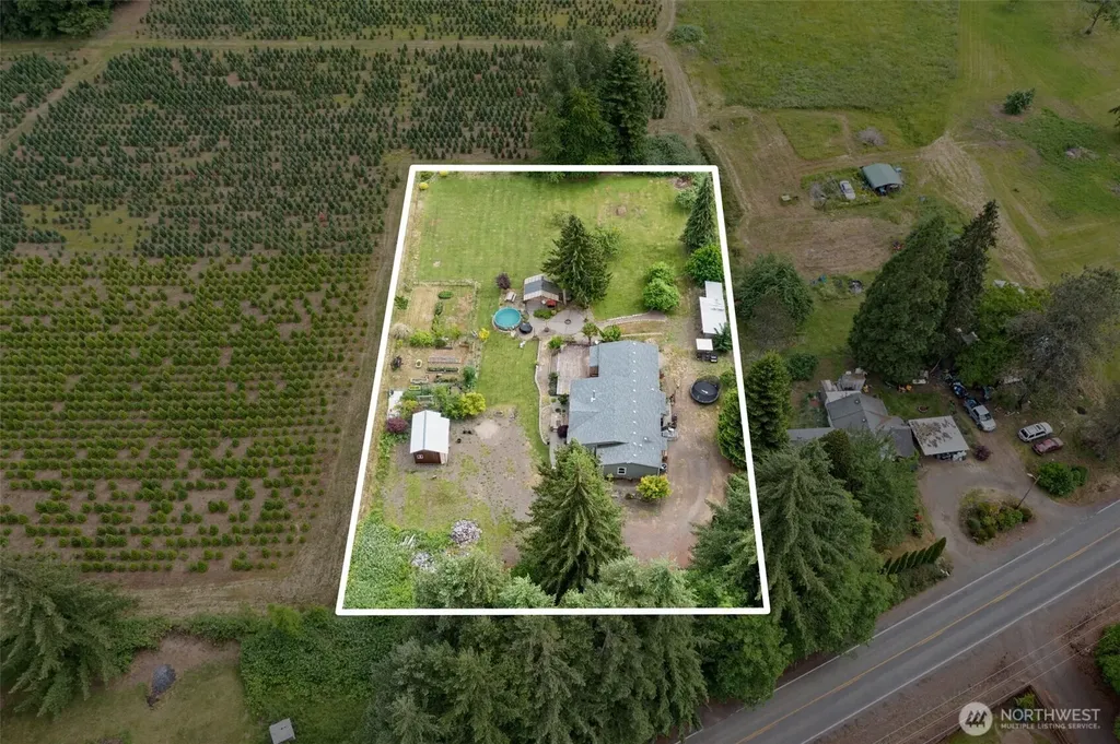1583 State Route 122 Silver Creek WA 98585