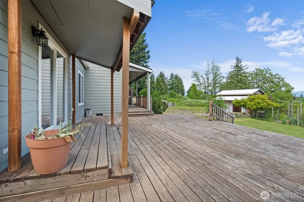 1583 State Route 122 Silver Creek WA 98585