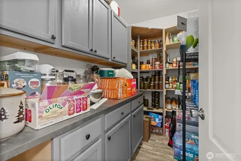 1583 State Route 122 Silver Creek WA 98585
