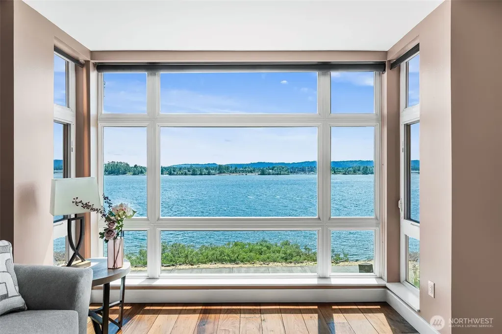 2015 SE Columbia River Drive Vancouver WA 98661