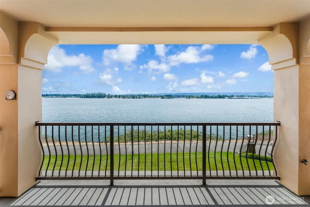 2015 SE Columbia River Drive Vancouver WA 98661