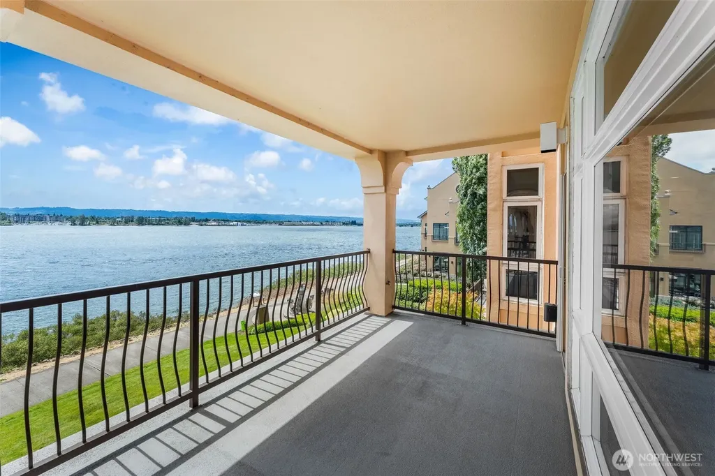 2015 SE Columbia River Drive Vancouver WA 98661