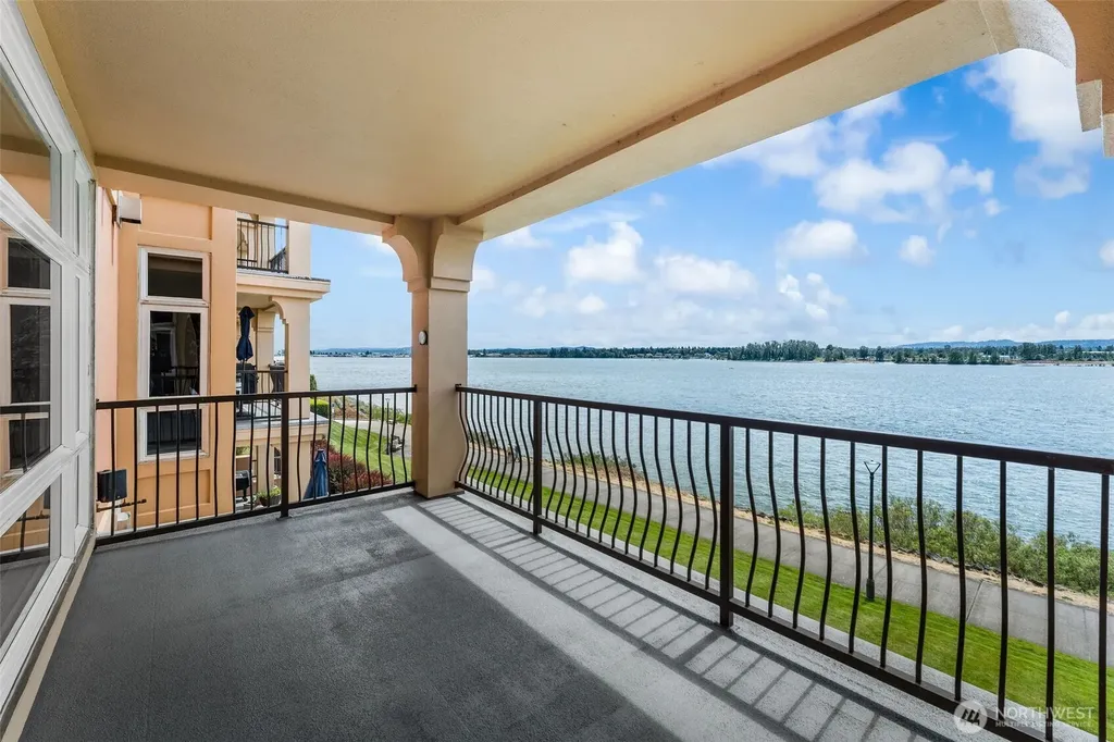 2015 SE Columbia River Drive Vancouver WA 98661