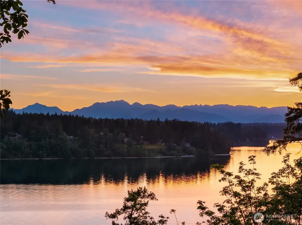 7733 Hansen Road NE Bainbridge Island WA 98110