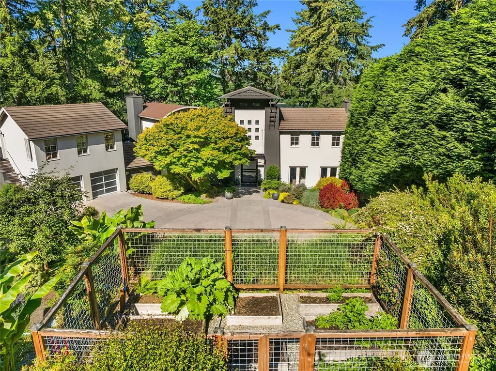 7733 Hansen Road NE Bainbridge Island WA 98110