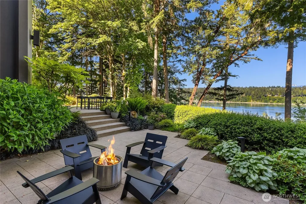 7733 Hansen Road NE Bainbridge Island WA 98110