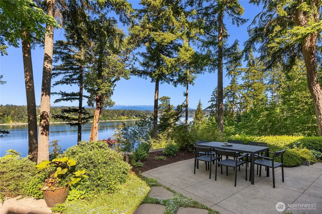 7733 Hansen Road NE Bainbridge Island WA 98110