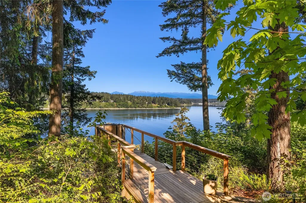 7733 Hansen Road NE Bainbridge Island WA 98110