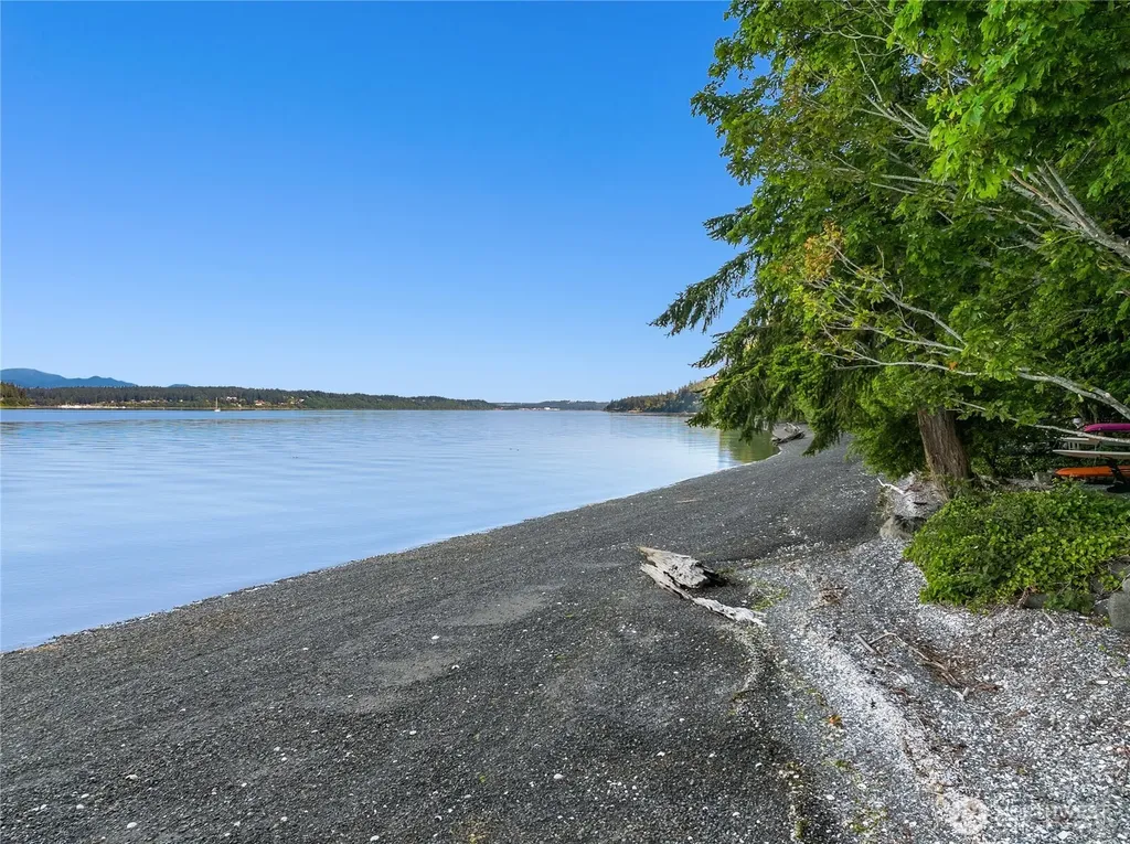 7733 Hansen Road NE Bainbridge Island WA 98110
