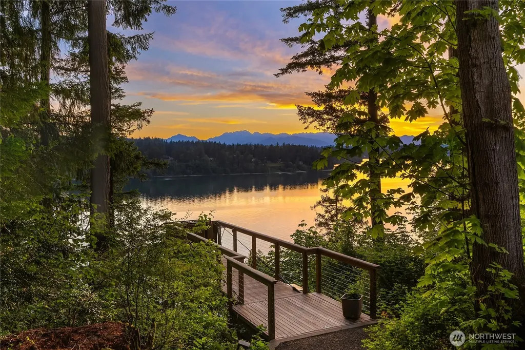 7733 Hansen Road NE Bainbridge Island WA 98110